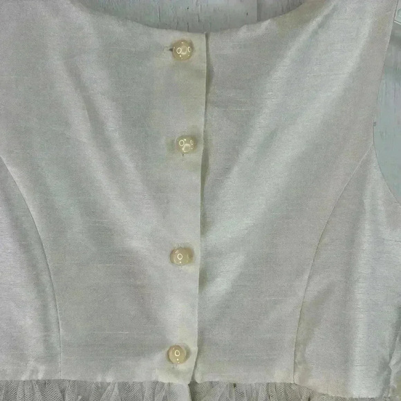 David’s Bridal Girls Size 7 Sleeveless Formal Cream button in back Dress w/Bow - Picture 7 of 14